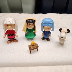 Peanuts Christmas Nativity Set Snoopy Woodstock Linus Charlie Lucy Figurines